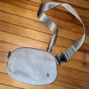 Lululemon Sherpa Belt Bag in White